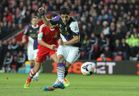 Suarez mở tỷ số trong hiệp một.
